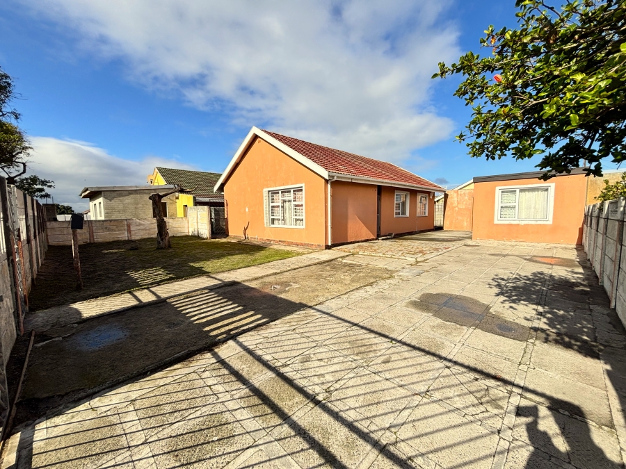 5 Bedroom Property for Sale in Lotus River Western Cape